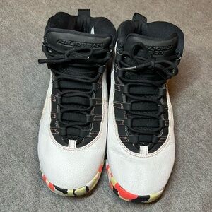 Unisex Jordan 10 Retro ‘Ember Glow’
Youth/men size 7 women’s 8.5